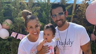 Ελένη Χατζίδου – Ετεοκλής Παύλου | Το πάρτι για τα πρώτα γενέθλια της κόρης τους