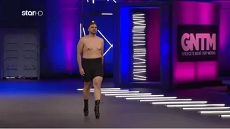 GNTM | Αυτός είναι ο υποψήφιος με τα ψηλοτάκουνα και το κολάν που τρέλανε τους κριτές - "Είσαι θεός" (vid)