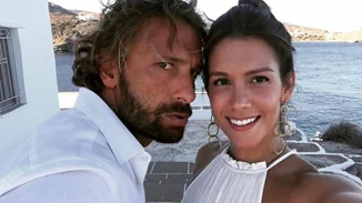 Επέτειος για τον Γιάννη Μαρακάκη και τη Νίκη Θωμοπούλου | Αδημοσίευτες φωτογραφίες από τον γάμο τους