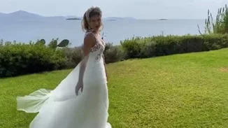 Νύφη η Κλέλια Ανδριολάτου (pics)