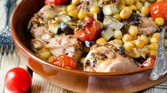 Κοτόπουλο με ρεβίθια και άρωμα λεμονιού