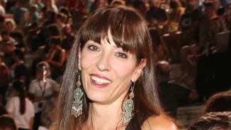 Αθηνά Μαξίμου | Με τελείως ανανεωμένο - και απρόσμενο - look