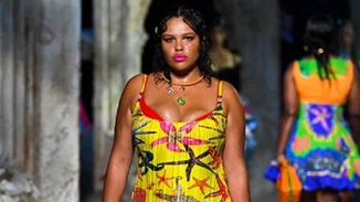 Τρία μοντέλα έγραψαν ιστορία στο show του Versace