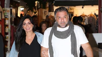 Γρηγόρης Αρναούτογλου | Φουλ ερωτευμένος σε σπάνια εμφάνιση με τη σύντροφό του, Νάνσυ Αντωνίου