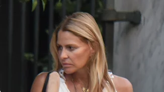 Τζένη Μπαλατσινού | Με εξαιρετικά φουσκωμένη κοιλίτσα και boho look σε βόλτα της στην Αθήνα