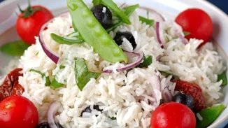 Σαλάτα με ρύζι και γιαούρτι