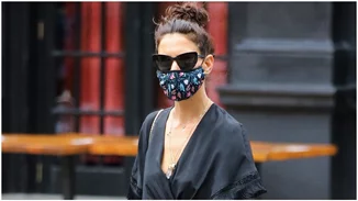 Get the style | H "Emily in Paris" εμφάνιση της Katie Holmes