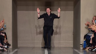 Christopher Kane | Δανείζει το Instagram του σε σπουδαστές μόδας που ανήκουν σε μη λευκές κοινότητες