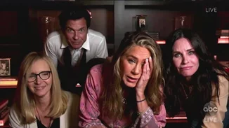 Η Jennifer Aniston διοργάνωσε ένα mini reunion με τα Φιλαράκια της την βραδιά των Emmy