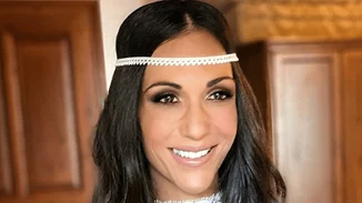 Ανθή Βούλγαρη - Κώστας Κωνσταντινίδης | Ο γάμος του ζευγαριού στο Πήλιο, το boho νυφικό, οι μπότες & τα sneakers