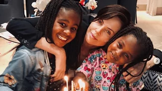 Charlize Theron | Η σπάνια φωτογραφία με τις κόρες της που ανέβασε στο Instagram