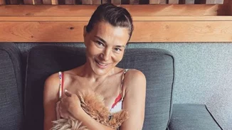 Η Μαρία Ναυπλιώτου σε νέα φωτογραφία με μπικίνι τιμά την αρετουσάριστη ομορφιά