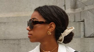 Oversized Scrunchie | Το πιο hot αξεσουάρ μαλλιών της σεζόν και πώς να το φορέσεις