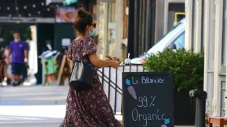 Η Katie Holmes κράτησε την πιο chic τσάντα