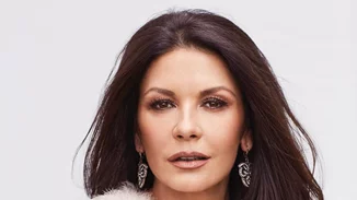 Τέλος τα μακριά μαύρα μαλλιά για την Catherine Zeta-Jones | Η αλλαγή στο hair look της μετά από πολύ καιρό