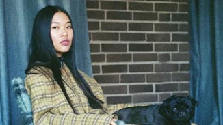 Acne Studios | Στη νέα καμπάνια πρωταγωνιστούν τα στελέχη και οι σκύλοι τους