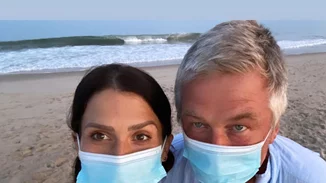 Ο Alec και η Hilaria Baldwin καλωσόρισαν στον κόσμο το πέμπτο τους παιδί