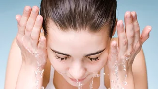 Καθαρισμός προσώπου | Τα 4 λάθη που δεν πρέπει ΠΟΤΕ να ξανακάνεις αν θέλεις τέλεια επιδερμίδα