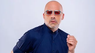 Ο Νίκος Μουτσινάς στο ωραιότερο μήνυμα αποδοχής που έπαιξε φέτος η τηλεόραση