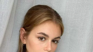 Η Kaia Gerber έβαψε τα μαλλιά της και η επιλογή χρώματος μας εντυπωσίασε