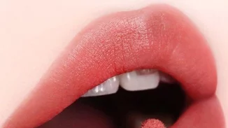 Πόσα ακόμα MAC κραγιόν αντέχει το νεσεσέρ σου; Γιατί μόλις έφτασαν στα χέρια μας τα νέα λανσαρίσματα!