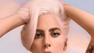 H Lady Gaga είναι εκθαμβωτική στην καμπάνια για το νέο άρωμα Valentino