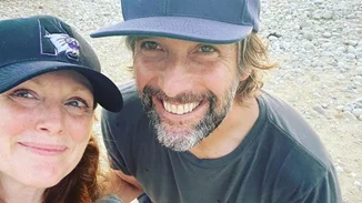 Η Julianne Moore ανέβασε φωτογραφία και με τα δύο παιδιά της και είναι κλώνοι της