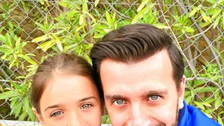 Θάνος Πετρέλης | Οι κόρες του μεγάλωσαν και δεν ξέρουμε ποια είναι η πιο όμορφη