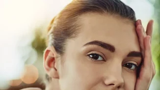 Έτσι θα σβήσεις τις κηλίδες από τον ήλιο (για κοίτα καλά το πρόσωπό σου, μήπως έχεις κι εσύ;)