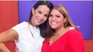 Ελιάνα Χρυσικοπούλου | Οι πρώτες φωτογραφίες με τη Δανάη Μπάρκα μετά την πρεμιέρα και η κομψή εμφάνιση στην πρώτη εκπομπή