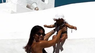 Νίκη Θωμοπούλου | Οι νέες φωτογραφίες με τη νεογέννητη κόρη της από τη Σίφνο