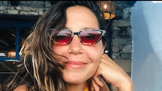 Μαρία - Ελένη Λυκουρέζου | Σπάνιο κλικ - Στην αγκαλιά της Ζωής Λάσκαρη, πριν από 35 χρόνια