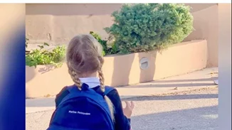 Ελένη Μενεγάκη | Φωτογραφίζει τη μικρότερη κόρη της να πηγαίνει στο σχολείο - Η πρωτότυπη τσάντα της πεντάχρονης Μαρίνας