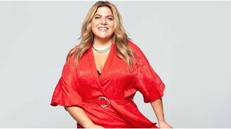 H Δανάη Μπάρκα είναι η στιλιστική έμπνευση της ημέρας | Με οικονομικό σύνολο που μπορούμε να φορέσουμε όλες