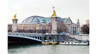 Κλείνει το Grand Palais που φιλοξενεί τα σόου της Chanel στο Παρίσι