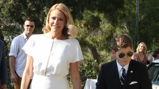 Δύο ξανθοί κούκλοι | Ο Μάξιμος Κωστόπουλος αγκαλιά με τον μικρό Παναγιώτη Αντώνιο