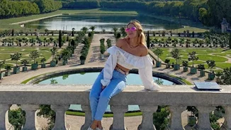 Με σύνολο Dior και χρυσά κοσμήματα | Όλοι μιλούν για την εμφάνιση της Ευγενίας Νιάρχου στο Παρίσι