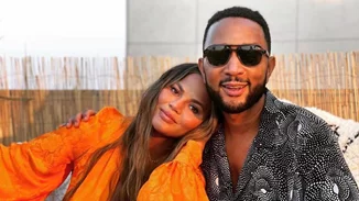 Η Chrissy Teigen κάνει τα ίδια δώρα στον John Legend κάθε Χριστούγεννα