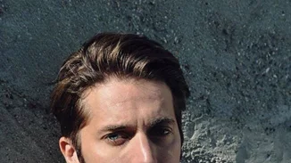 Emily in Paris | Ποιος είναι ο Lucas Bravo που υποδύεται τον chef στη σειρά του Netflix