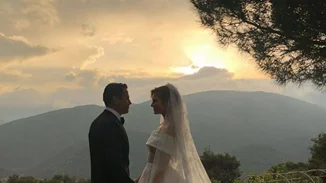 Μαρία Μενούνος – Keven Undergaro | Αδημοσίευτες φωτογραφίες από τον παραδοσιακό γάμο τους στην Ελλάδα