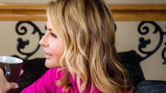 Τζένη Μπαλατσινού | Όλα τα χτενίσματα που προτιμά την περίοδο της εγκυμοσύνης της