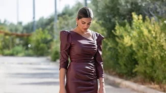 Η Σταματίνα Τσιμτσιλή φοράει την τάση με τους τονισμένους ώμους