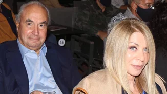 Έλλη Στάη | Το look που επέλεξε σε θεατρική έξοδο με τον Νίκο Μουνδρέα