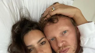 Emily Ratajkowski | Έγκυος στο πρώτο της παιδί με τον σύζυγό της, Sebastian Bear-McClard