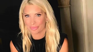 50+ and fab | Τα γενέθλια της Ελένης Μενεγάκη, η τούρτα από τριαντάφυλλα και η ηλικία της