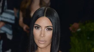 H Kim Kardashian έγινε - για άλλη μια φορά - κοκκινομάλλα