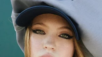 H κόρη της Kate Moss, Lila, περπάτησε για πρώτη φορά στην πασαρέλα