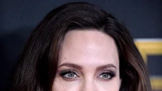 Angelina Jolie | Mίλησε για τη βία κατά των γυναικών και τον τρόπο που πρέπει να αντιμετωπιστεί