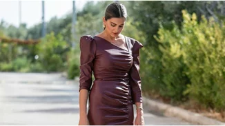 Βρήκαμε το δερμάτινο φόρεμα της Σταματίνας Τσιμτσιλή και κοστίζει κάτω από 30 ευρώ