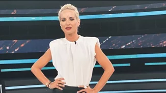 Μαρία Μπεκατώρου | Ποζάρει super αδυνατισμένη με στενό μαύρο παντελόνι και λευκό top